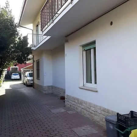Rita A 100 Metri Dalla Spiaggia * Ρίμινι