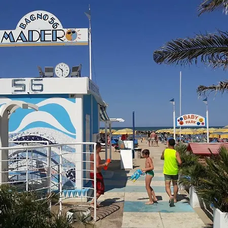 Rita A 100 Metri Dalla Spiaggia *