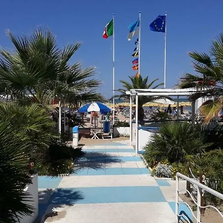 Rita A 100 Metri Dalla Spiaggia * Rimini